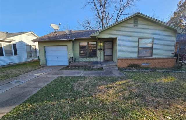 2221 N Shannon Street - 2221 North Shannon Street, Sherman, TX 75092