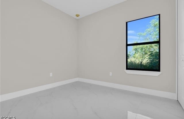 537 Summit Avenue S Gallery 4