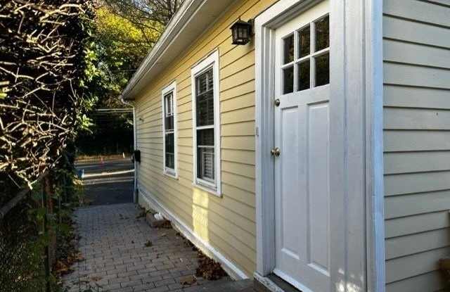1055 Old Northern Boulevard - 1055 Old Northern Boulevard, Roslyn, NY 11576