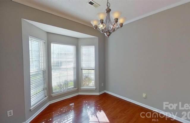 7236 Rock Island Road Gallery 4
