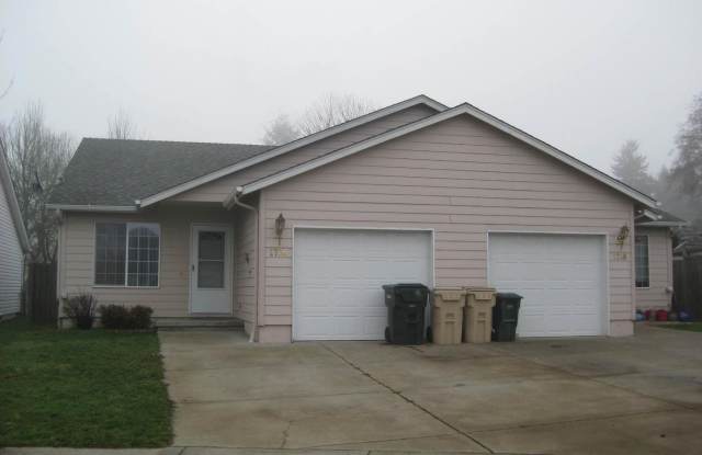 3 Bedroom 2 Bath Duplex at the end of a Cul-De-Sac photos photos