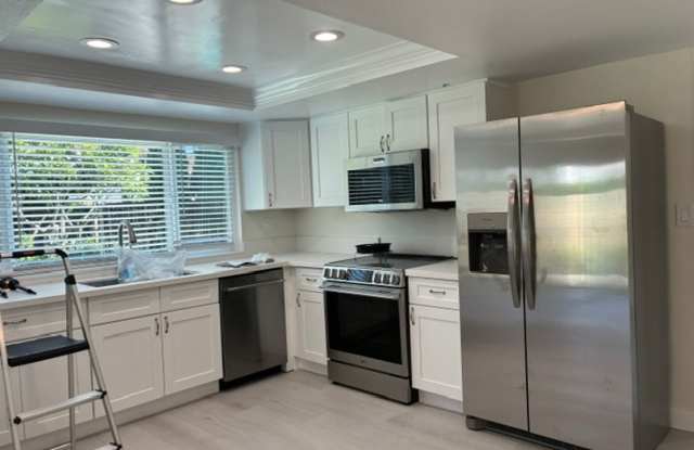 Spacious Fully Remodeled 4-Bedroom Home in Seal Beach Gallery 4