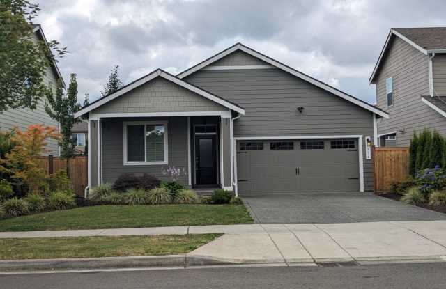 Beautiful 3 Bed 2 Bath Home in Enumclaw - 556 Bondgard Avenue East, Enumclaw, WA 98022