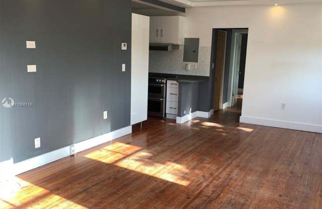 2463 Pine Tree Dr Gallery 2