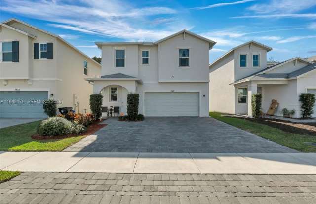 1827 Lake Cove Dr photos photos