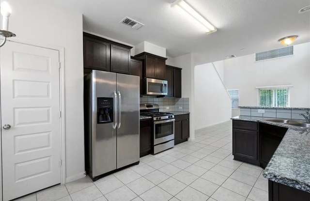 Elegant & Spacious Cityside Townhome with Resort-Style Amenities Gallery 4