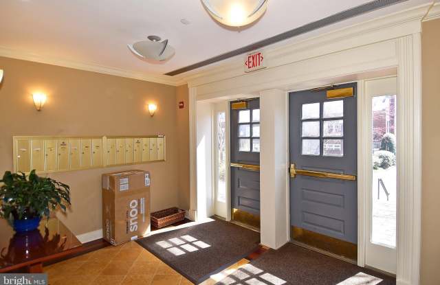 2735 OLIVE Street NW Gallery 4