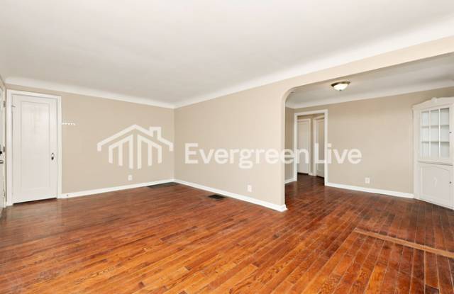 218 Castlewood Avenue Gallery 4