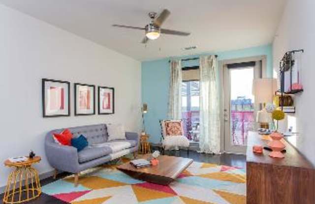 103 Riverside / Auditorium Shores Gallery 3