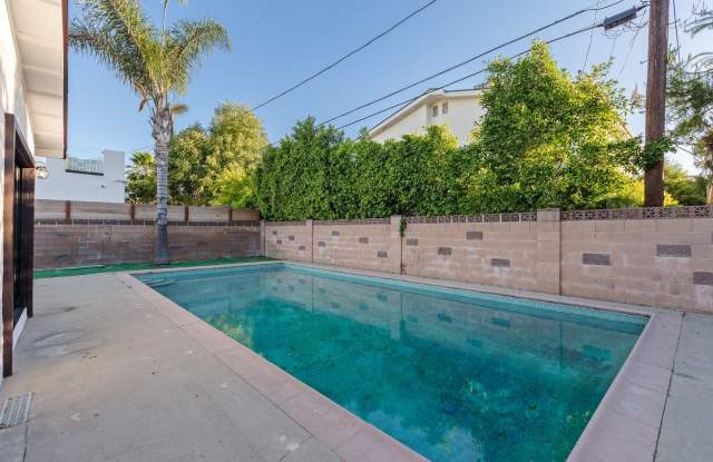 Gorgeous 4-Bedroom Pool Home South of the Boulevard photos photos