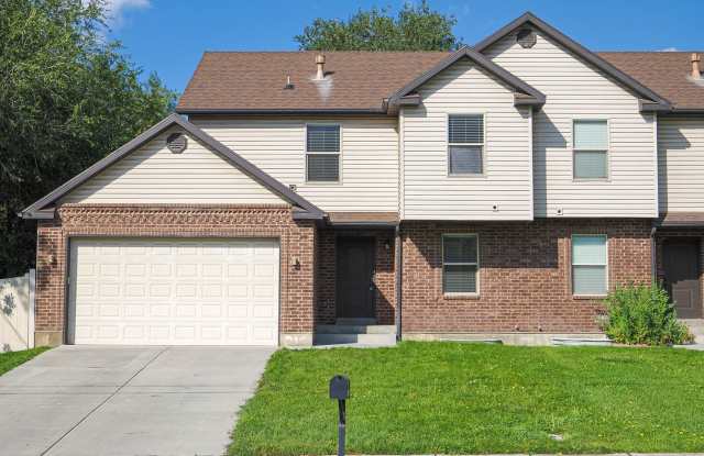 Spacious American Fork Duplex with Garage and Lawn Care Package Gallery 1