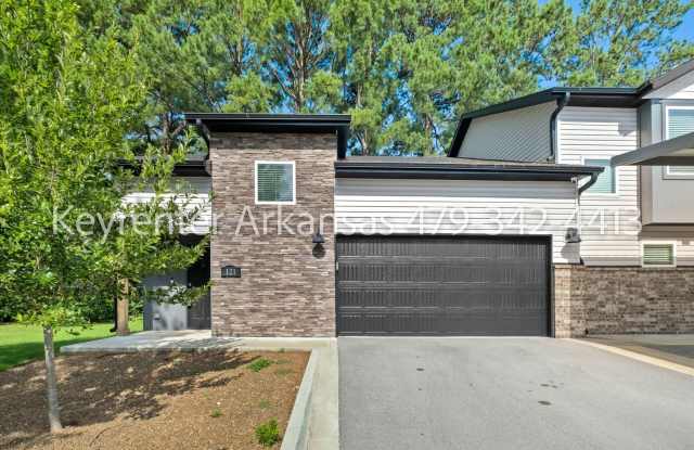 Beautiful 2 Bed, 3 Bath Home Just Off Weddington! photos photos