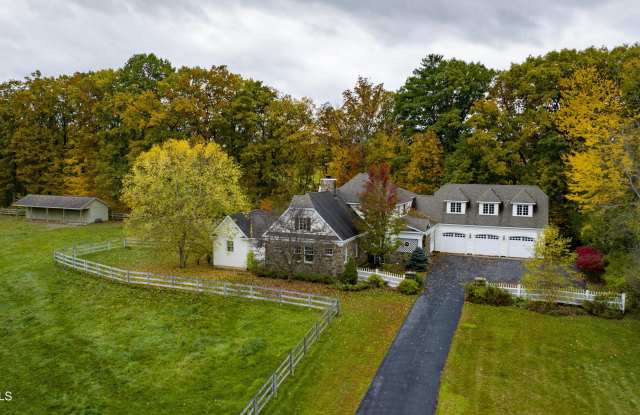15 Saratoga Farm Road Gallery 3