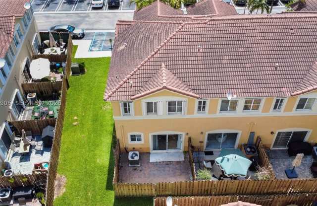 8242 NW 107th Ct Gallery 2