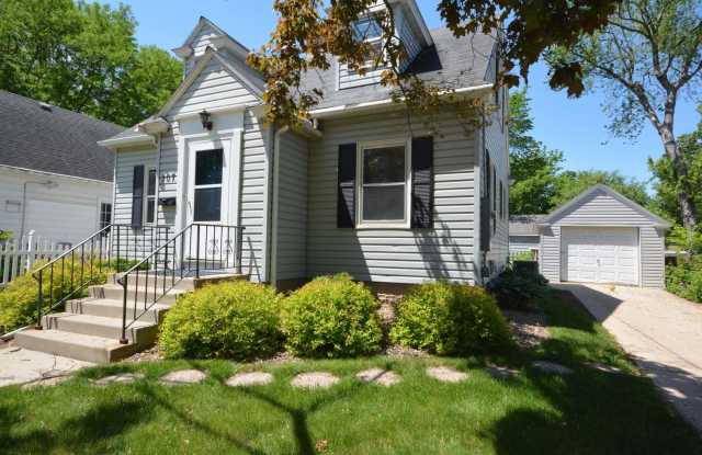Kutzky Park charmer just blocks to downtown! - 107 11th Avenue Northwest, Rochester, MN 55901