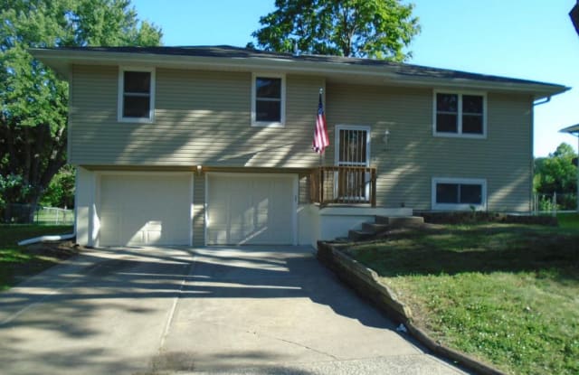 1407 SE 19th St - 1407 Southeast 19th Street, Oak Grove, MO 64075