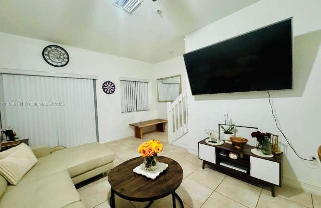 7985 NW 8th St photos photos