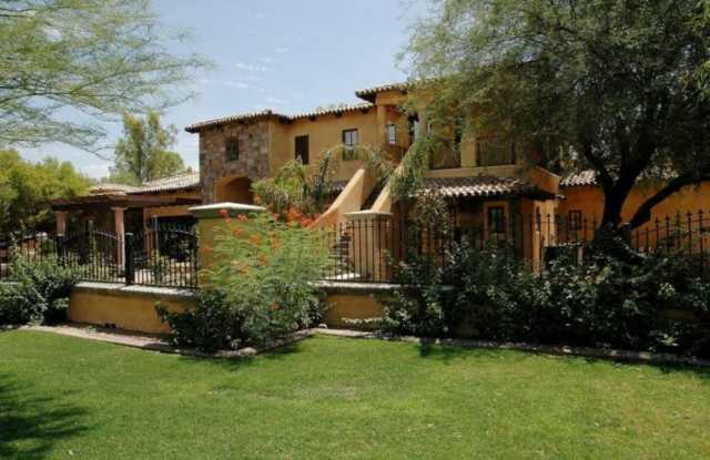 Fully Furnished! Charming 1BED/1BATH private space located in the desirable North Scottsdale ! photos photos