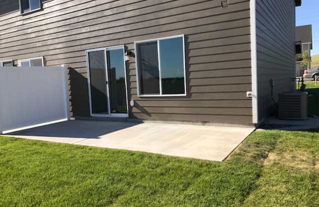 Whether you just want the extra room or need it for your family, our townhomes are calling!! Gallery 3