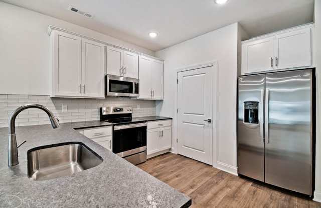 Big Creek Golf Course - 3 Bed 2 Bath Double Garage photos photos Big Creek Golf Course - 3 Bed 2 Bath Double Garage photos photos