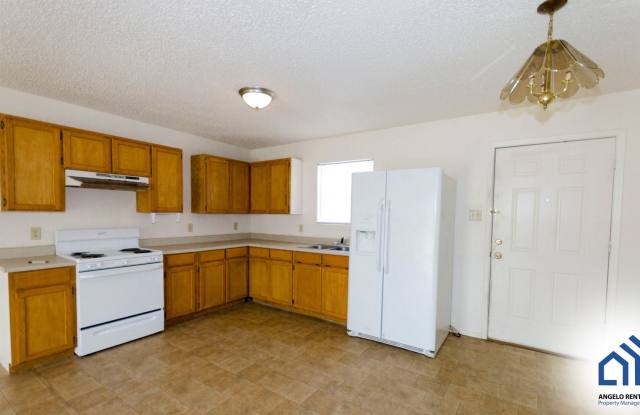 AFFORDABLE 2 Bedroom 1 bath duplex in Grape Creek AVAILABLE NOW! photos photos