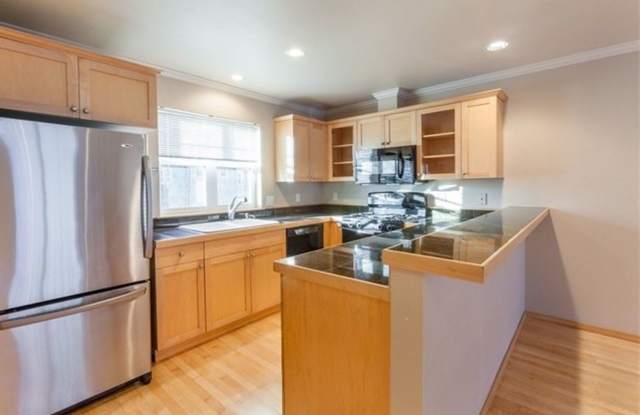 Lovely 3 bed, 2.5 Bathroom Magnolia Tonwnhome Available 11/1 Gallery 3