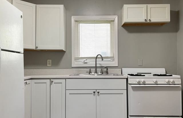 Darling 2 Bedroom 1 Bathroom Home in Minneapolis! photos photos