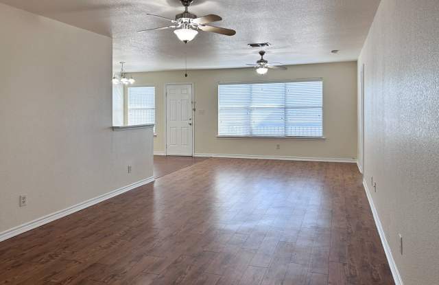 Charming Duplex with a Touch of Country Charm Gallery 4