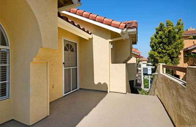 84 Costero Aisle Gallery 3