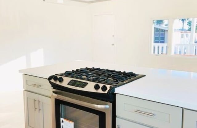 5201 W 20th St - 5201 West 20th Street, Los Angeles, CA 90016