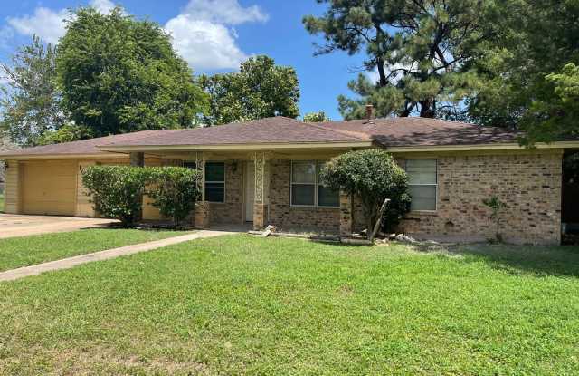 Bryan, 3 bedroom/2 bath house with double garage and large back yard. photos photos
