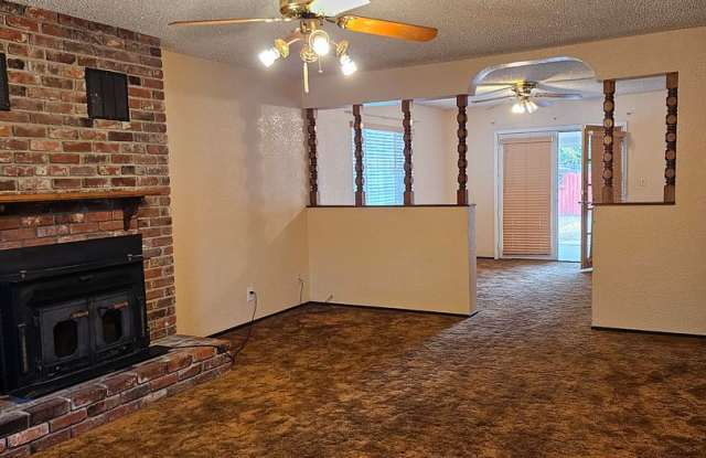 Large Spacious Home!! Gallery 4