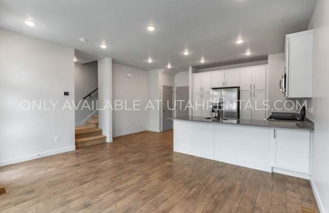 1786 N 180 E photos photos