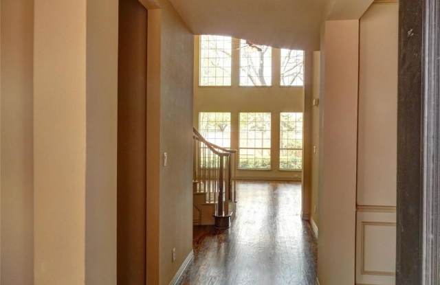 2207 Bayou Court Gallery 3