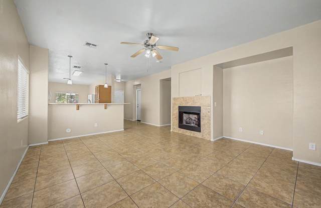 Beautiful Single-Level 3 Bedroom, 2 Bathroom Home in Maricopa Gallery 3
