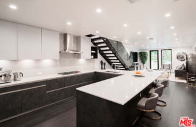 724 Croft Avenue Gallery 3
