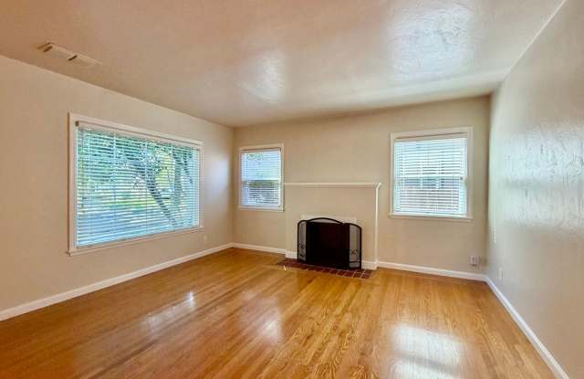 NOW AVAILABLE - CLASSIC BUNGALOW IN LANDLPARK, 3 BED, 2 BATH Gallery 4