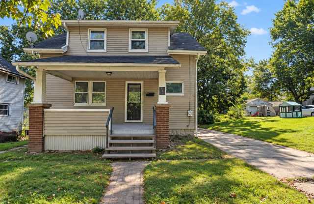 Spacious 3-Bedroom / 1 Bathroom Akron Home with Garage & Basement – $1,250/Month Gallery 1