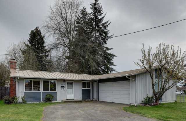 Beautiful, Remodeled Burien Rambler Available Now! 3Bedrooms Plus Den! photos photos