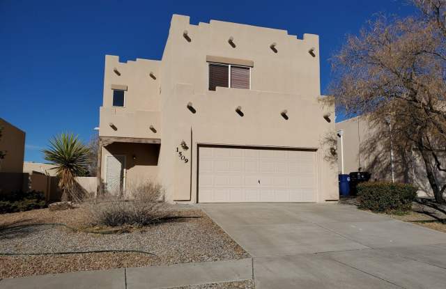 Desirable 3 bedroom home in lovely Vista Del Norte neighborhood. Gallery 4