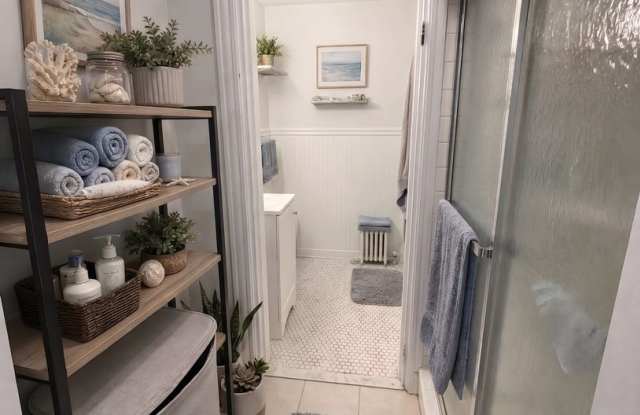 Back Bay Studio on Beacon Street - No Broker Fee! Gallery 4