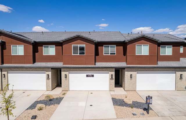 Beautiful 3 Bedroom Townhome. Cat friendly! photos photos
