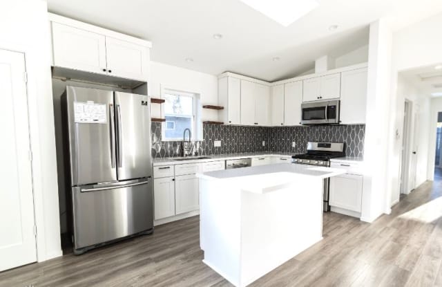 1109 Vista Way - 1109 Vista Way, Oceanside, CA 92054