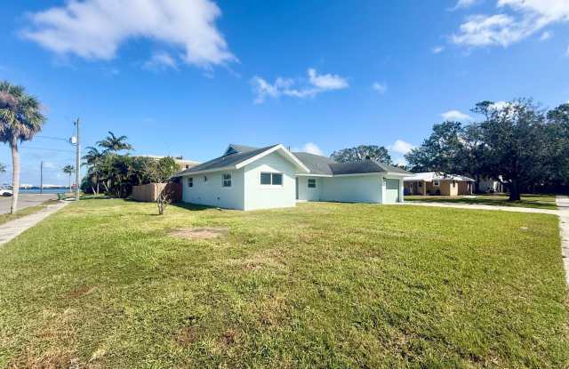 Four Bedroom Pool Home - Second Floor View of Manatee River photos photos