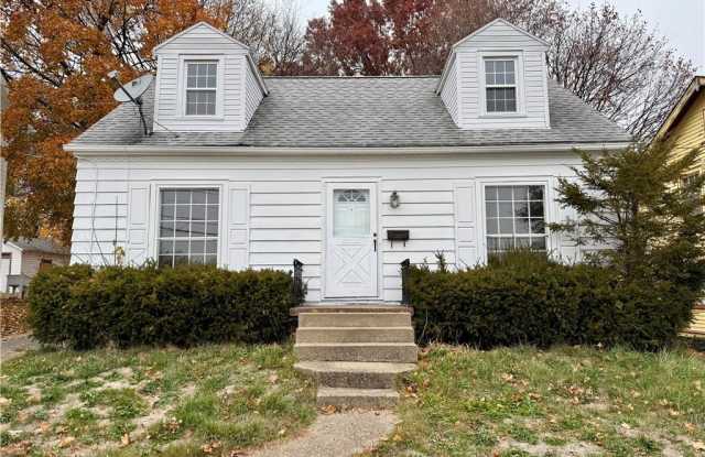 1055 Whittier Avenue photos photos