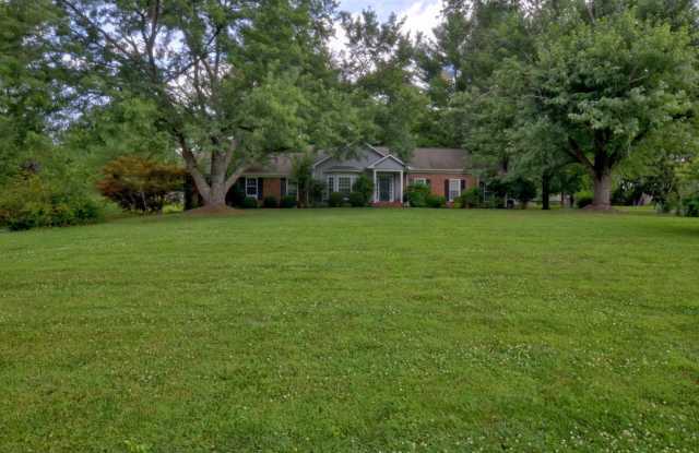 2205 Creekside Ln Gallery 2