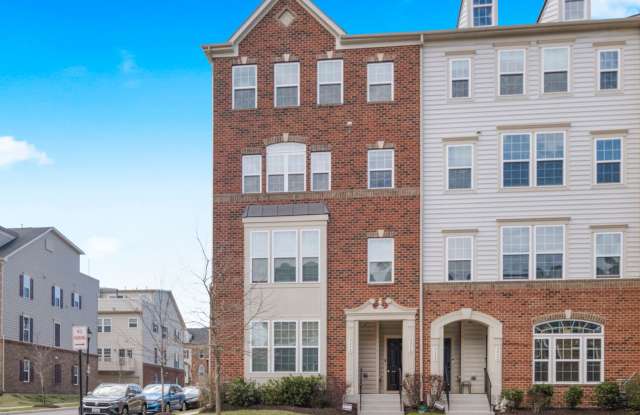 Beautiful 3 BR/2.5 BA EOG Townhome in Historic Greenbelt! - 5476 Stream Bank Lane, Greenbelt, MD 20770
