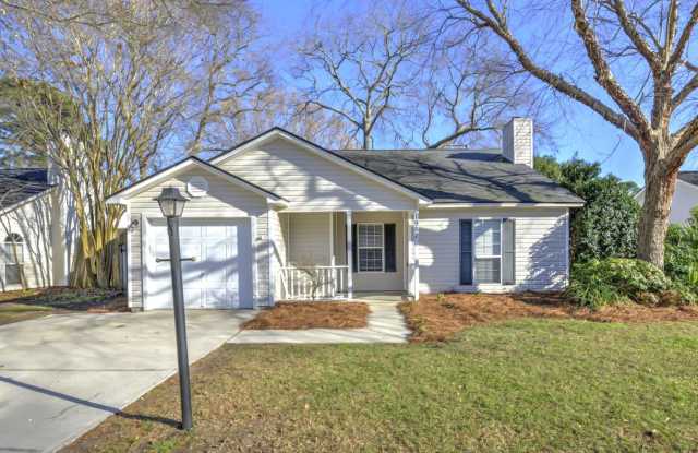 Gorgeous 3 BR, 2 BA , 1 Car Garage Home Off Isle of Palm Connector, Mt Pleasant Gallery 3
