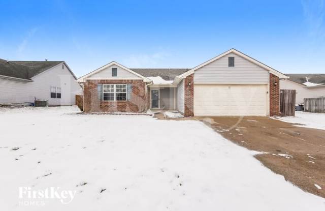 194 Leonainie Court - 194 Leonainie Court, Greenfield, IN 46140