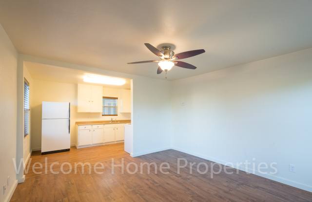 Small 2 Bedroom Home in Convenient Location Gallery 4